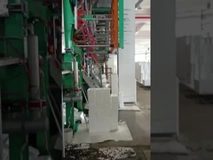 Cetakan kotak anggur EPS bekerja di pabrik busa EPS